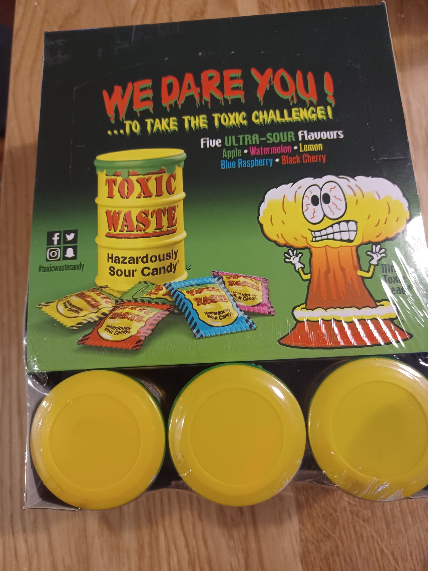 USA Toxic Waste Yellow Drum Sour Candy Burst Sensation Pack of 12